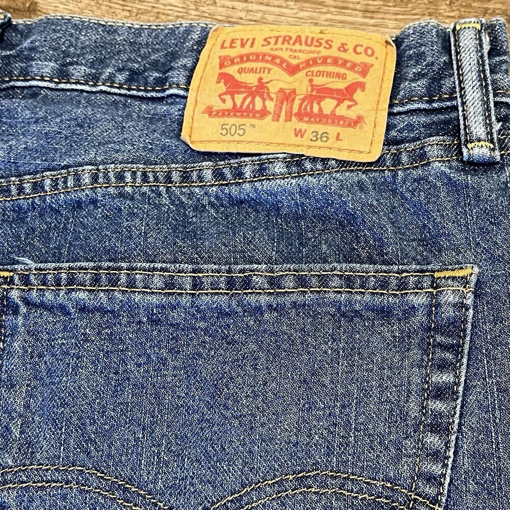 Levi's 505 Regular Fit Shorts Men 36 Medium Wash Jorts Y2K Cotton Denim Baggy - Picture 3 of 8